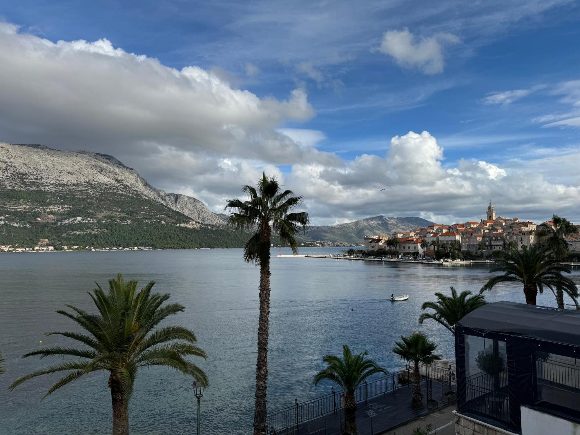 Rezi's Viewpoint - Steps From The Sea Korcula Town